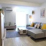Spacious Apartment With Private Parking Pula